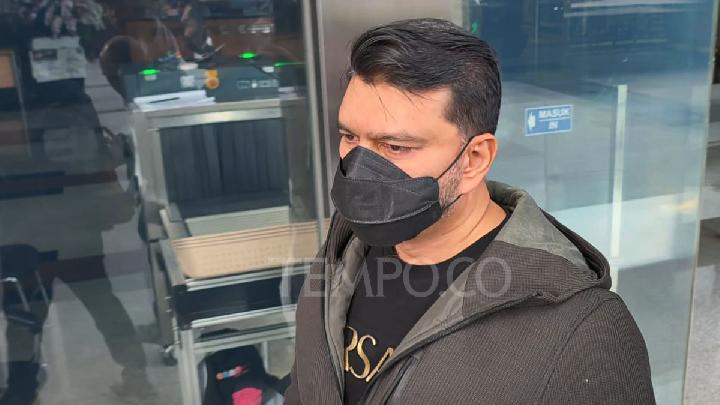 Suami Bupati Pekalongan Bungkam Setelah Diperiksa KPK