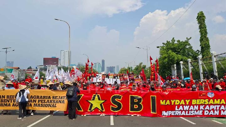 Gebrak Kritik Serikat Buruh yang Dekat Kekuasaan