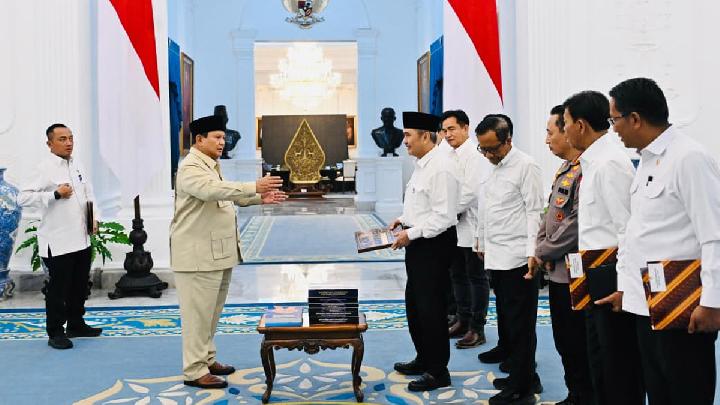 Prabowo Agrees to Appoint Police Chief with House Approval