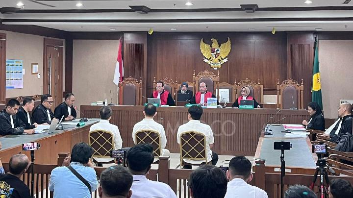 Bos Blueray Cargo, John Field, Jalani Sidang Perdana