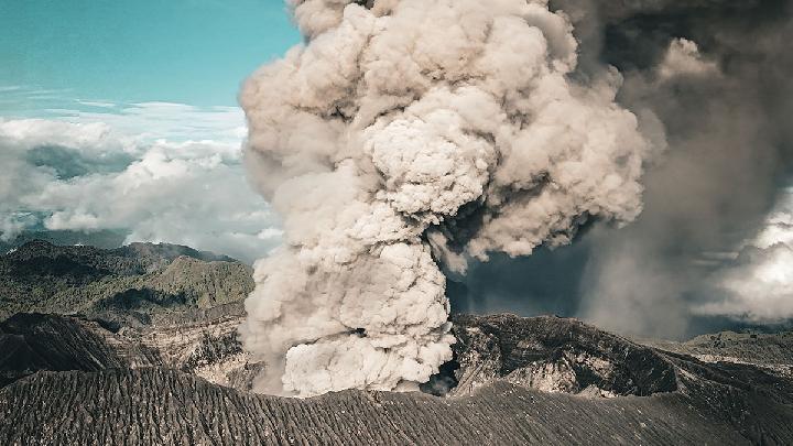 Mount Dukono: Why Is the Rescue of 3 Missing Hikers Stalled?