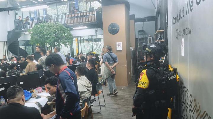 Ratusan WNA Operasikan Judi Online dan Scam di Hayam Wuruk Tower