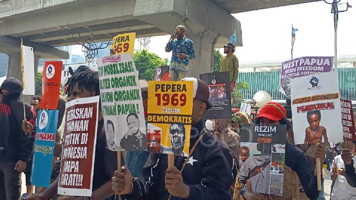 Mahasiswa Papua Demo soal Kasus Dogiyai di Kementerian HAM