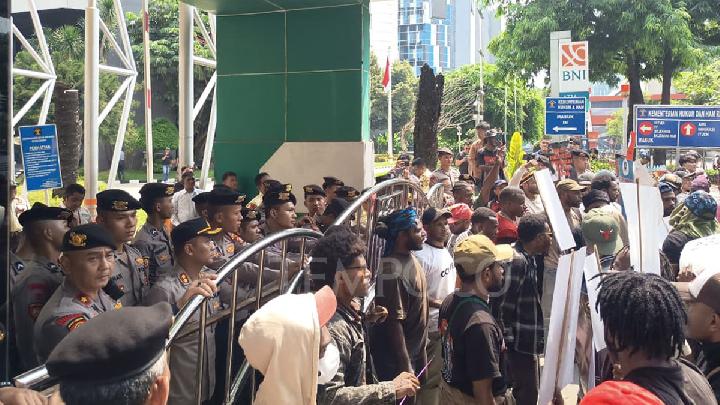 Mahasiswa Demo Papua Minta Natalius Pigai Temui Massa
