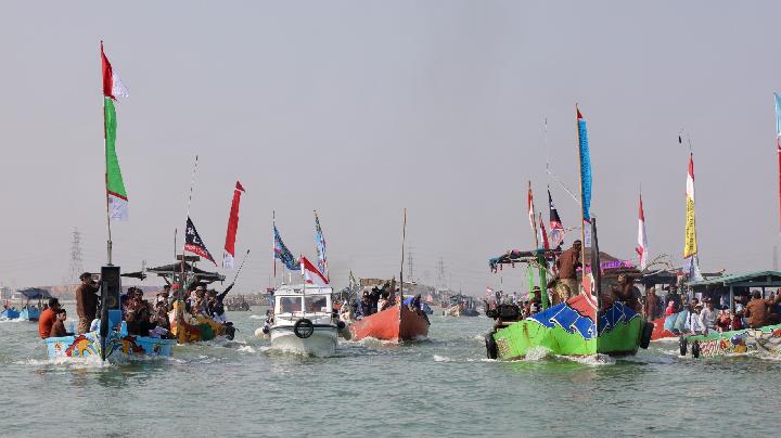 Gelar Sedekah Laut, Walkot Agustina: Laut dan Manusia Harus Saling Menjaga