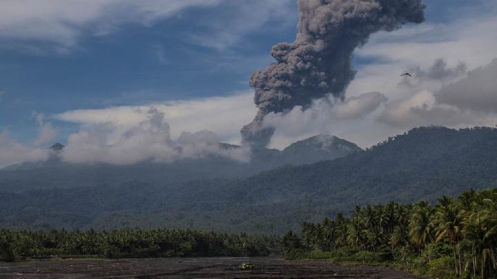 Gunung Dukono Erupsi Lagi, Lontarkan Abu Vulkanik 2,2 Km