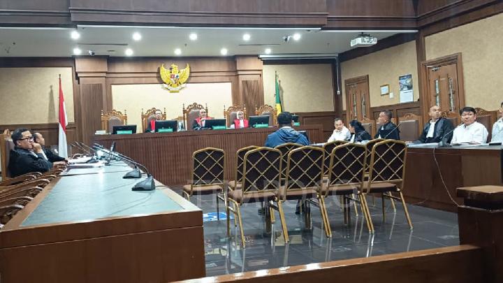 Saksi: Dirjen Bea Cukai Bertemu Bos Blueray Cargo di Hotel