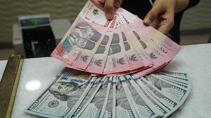 Rupiah Tembus 17.792, Diprediksi Lanjut Melemah Besok