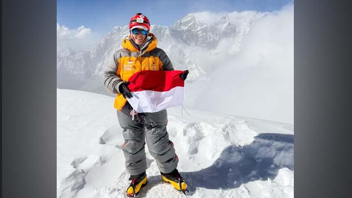 Nadya Gianifa Kibarkan Merah Putih di Puncak Ama Dablam Himalaya