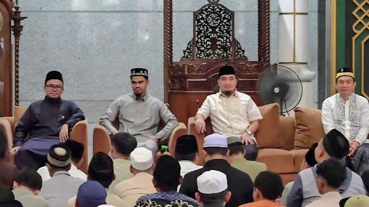 Ribuan Jamaah Salat Subuh Berjamaah di Masjid Agung Cilegon