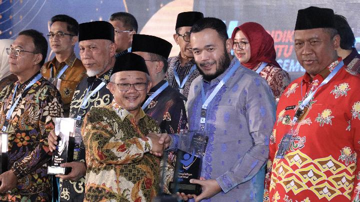Pemkot Padang Raih Penghargaan pada Malam Puncak Hardiknas 2026