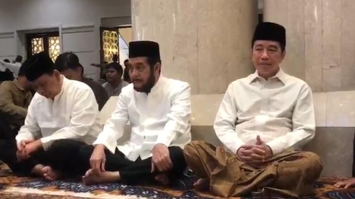 Jokowi Salat Idul Adha di Masjid Sheikh Zayed Solo