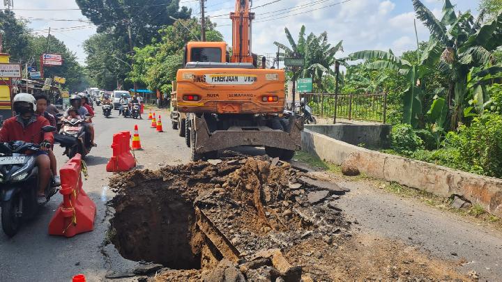 Wali Kota Semarang AgustinaInstruksikan DPU Perbaiki Jalan Rusak Akibat Tonase Berlebih