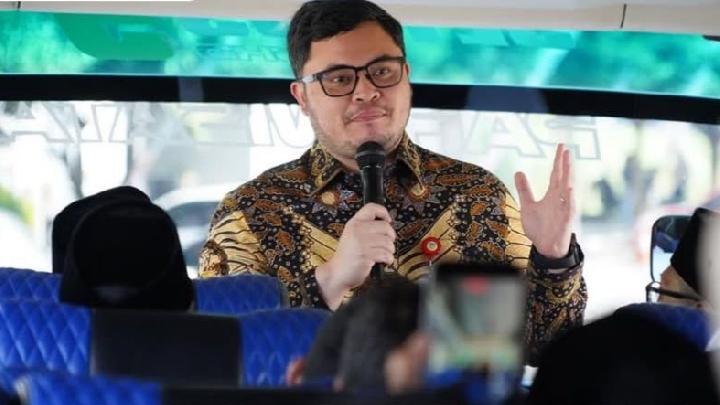 Lepas Keberangkatan Kloter 112, Bupati Kediri Ingatkan Jemaah Jaga Kebersamaan di Tanah Suci