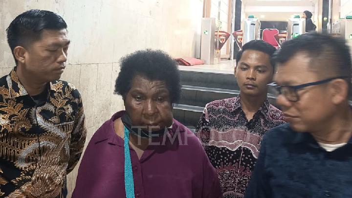 Mama Yasinta Laporkan Direktur LBH Papua Merauke