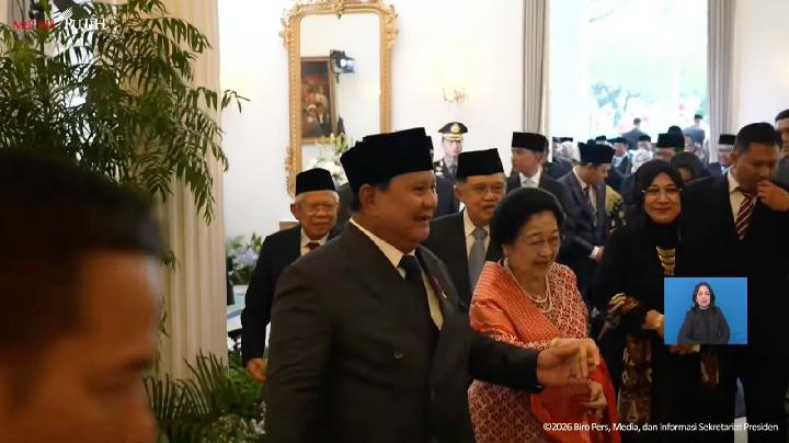 Seusai Upacara Hari Pancasila, Prabowo dan Megawati Bergandengan Tangan