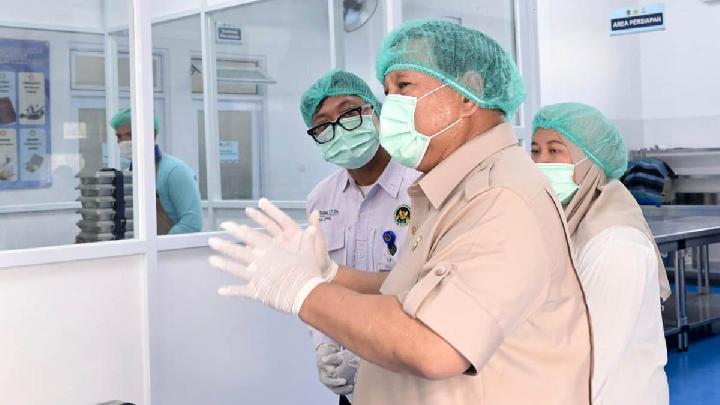 Prabowo Kunjungi SPPG Palmerah, Melihat Proses Pengolahan MBG