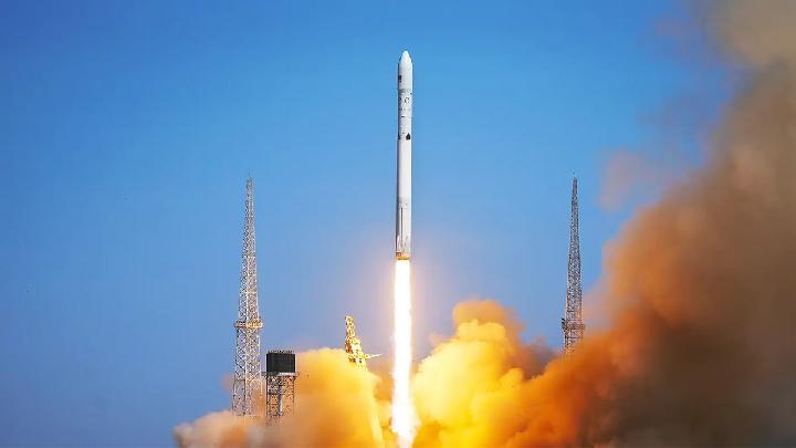 Cina Pertama Kali Luncurkan Roket Pesaing Falcon 9 SpaceX 