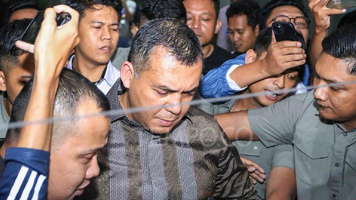 KPK Tahan Wakil Menteri Imigrasi Silmy Karim