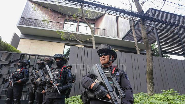 Penyidik KPK Menyegel Rumah Eks Wamen Imigrasi Silmy Karim