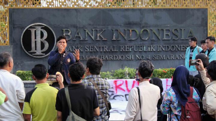Tuntutan Aliansi BEM SI Jateng: Kuatkan Rupiah dalam 18 Hari