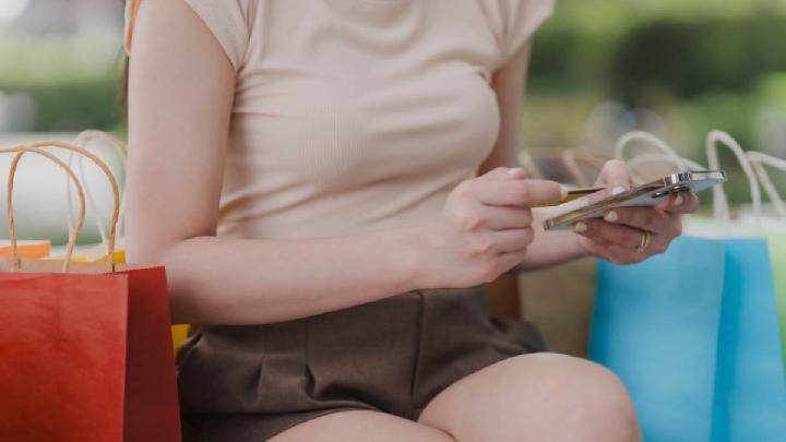 Konsumen Lebih Cermat Saat Belanja Elektronik