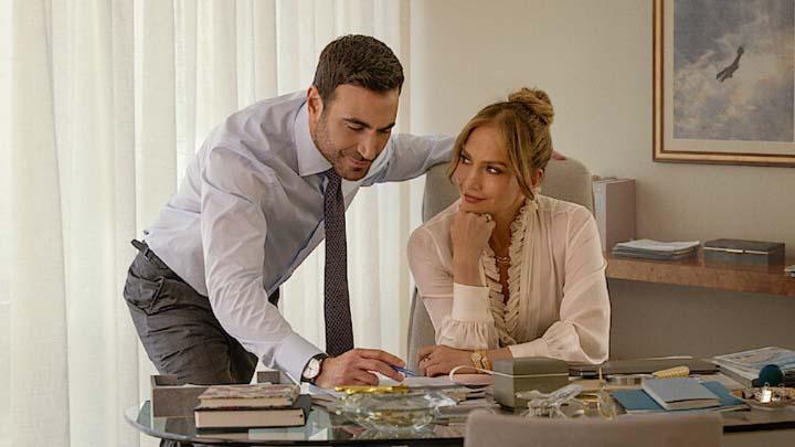 Review Office Romance: Jennifer Lopez Bersinar, Tapi Romansa Kantornya Terasa Hambar