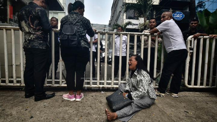 MBG Kitchen Managers, Suppliers Protest at BGN Office