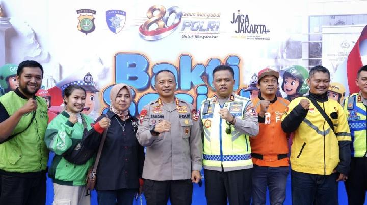 Polri Gelar Baksos Bersama Ojol Jakarta