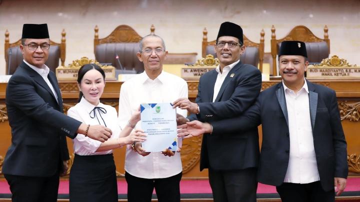 Amsakar-Li Claudia Sampaikan RanperdaPertanggungjawaban APBD 2025