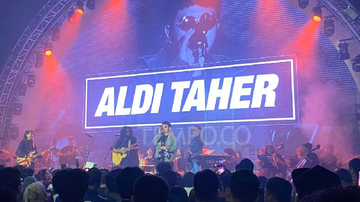Momen Aldi Taher Bawakan Lagu-lagu Oasis di Konsernya