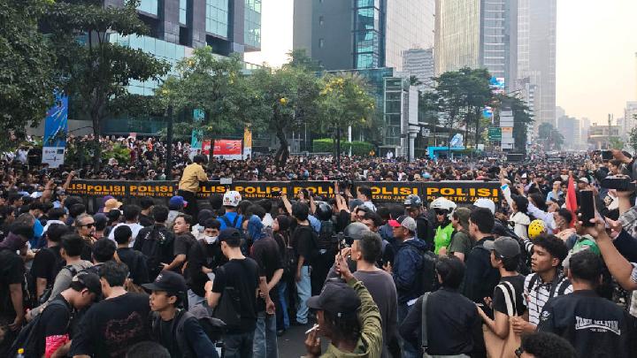 Demo di Bundaran HI, Mahasiswa: Jangan Represif