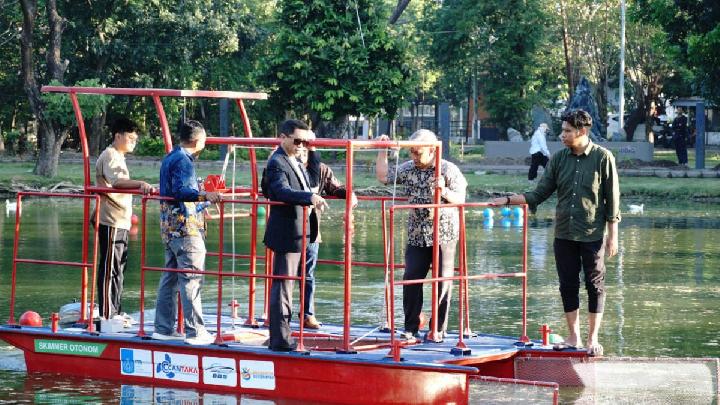 ITS Bikin Kapal Remote Control Sederhana Pembersih Sampah