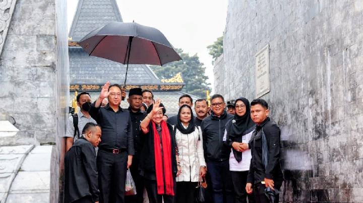 Megawati Ziarah ke Makam Bung Karno Didampingi Ratusan Kader PDIP