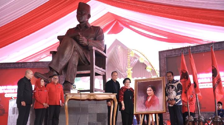 Megawati Resmikan Renovasi Istana Gebang dan Patung Bung Karno di Blitar