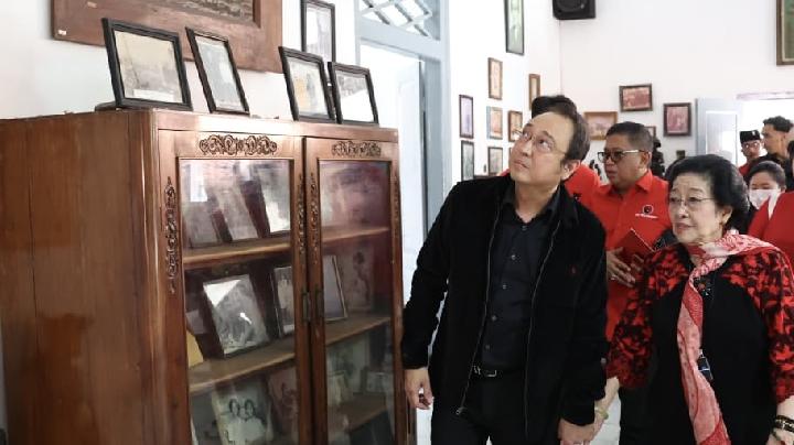 Megawati Napak Tilas di Istana Gebang Blitar