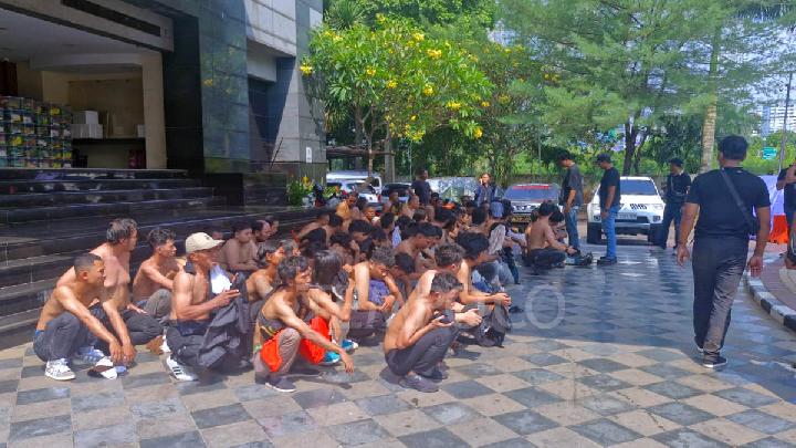 Jakarta Police Detain 69 as Hotel Sultan Eviction Turns Chaotic