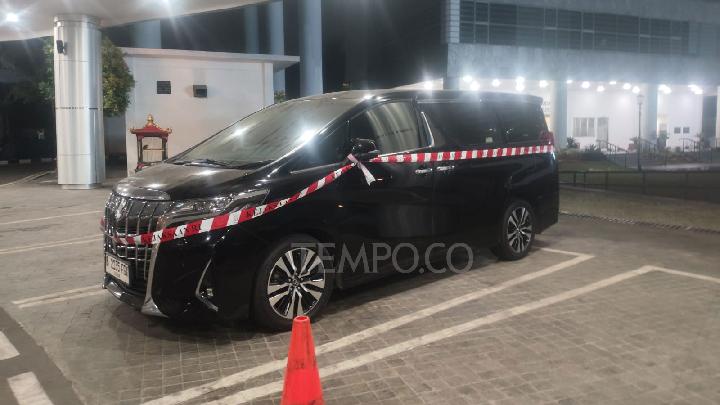 Jaksa Sita Satu Mobil Alphard Milik Tersangka Korupsi MBG