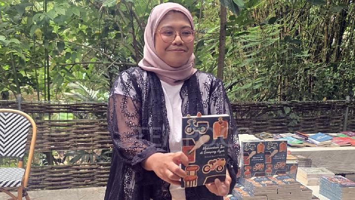 Kalis Mardiasih Rilis Novel Makamkan Ibu di Samping Ayah