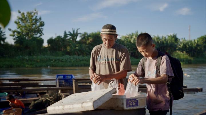 Risky, Penjaja Ikan Segar, Merajut Mimpi di Sekolah Rakyat