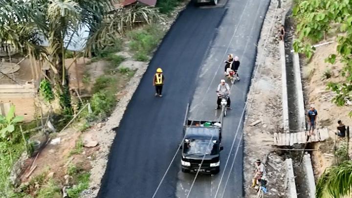 Warga Sipiongot Sumut Senang Akhirnya Jalan Diaspal Setelah Puluhan Tahun Terbengkalai