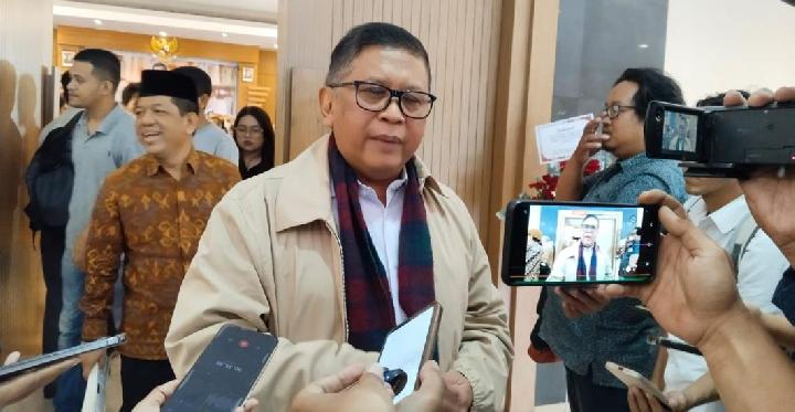 Sekjen PDIP Jawab Tuduhan Tunggangi Demonstrasi Prabowo-Gibran