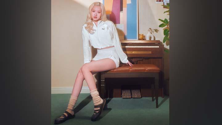 Rose Blackpink Tampil Effortless Pakai Speedcat Mule Terbaru dari Puma