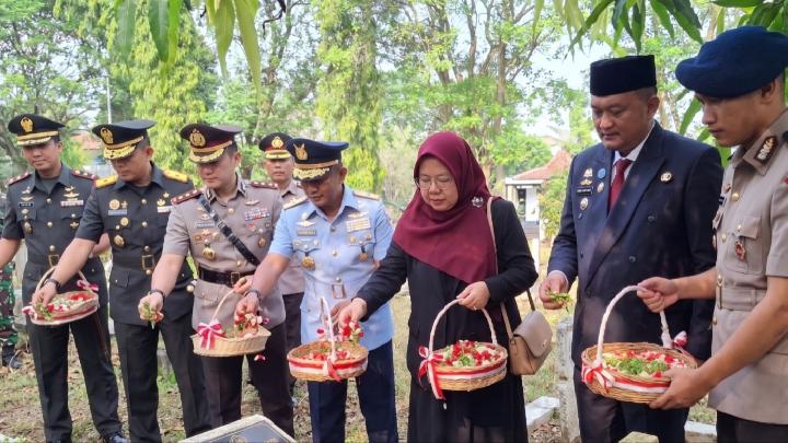 Jelang HUT Bhayangkara ke-80, Rudy Susmanto Hadiri Ziarah Tabur Bunga di TMP Brimob Cikeas