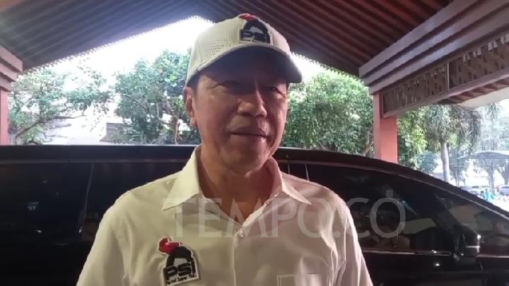 Ke Lampung, Jokowi Pakai Kemeja dan Topi Berlogo Gajah PSI