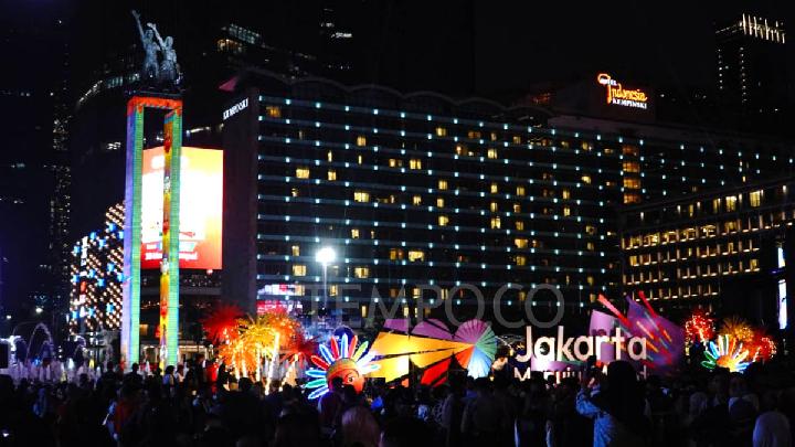 Warga Gelar Tikar di Jalan saat HUT ke-499 Jakarta