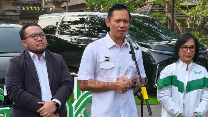 AHY Urges EV Industry to Boost Local Component Levels