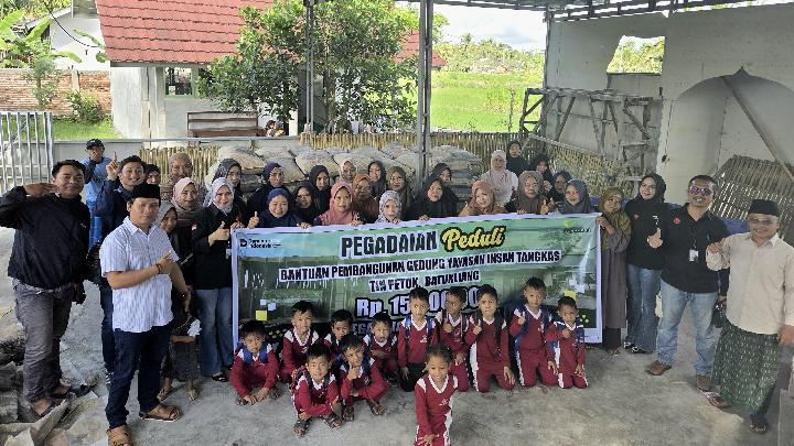 Pegadaian Praya Dukung Pembangunan Infrastruktur Sekolah dan Kenalkan Investasi Emas Sejak Dini