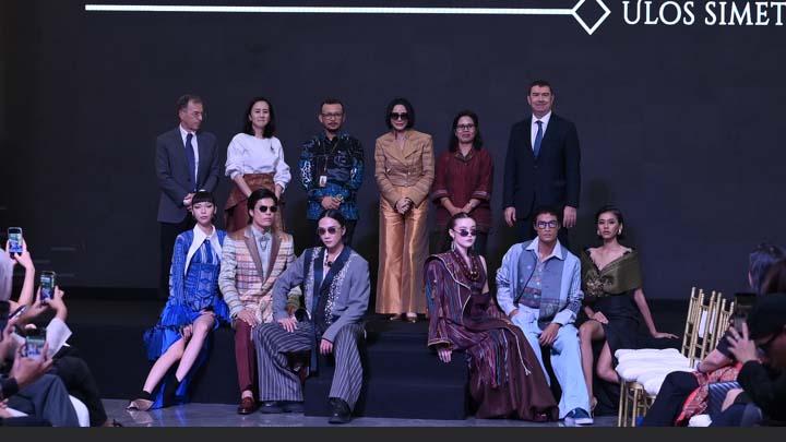 7 Fakta Menarik Indonesia Fashion Week 2026, Ulos Simetria hingga Kolaborasi dengan Italia