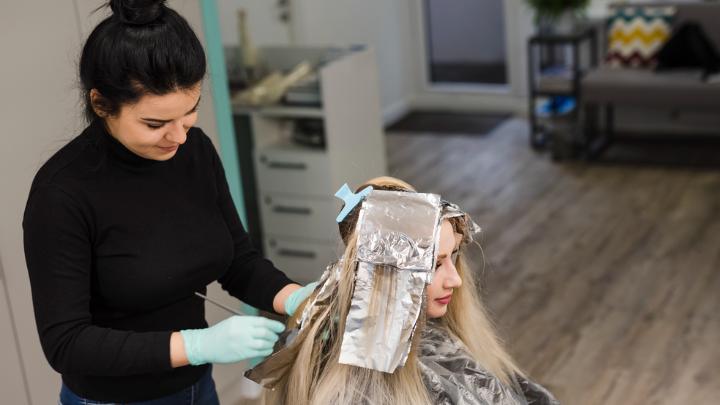 9 Cara Merawat Rambut Setelah Bleaching, Cegah Kering dan Patah